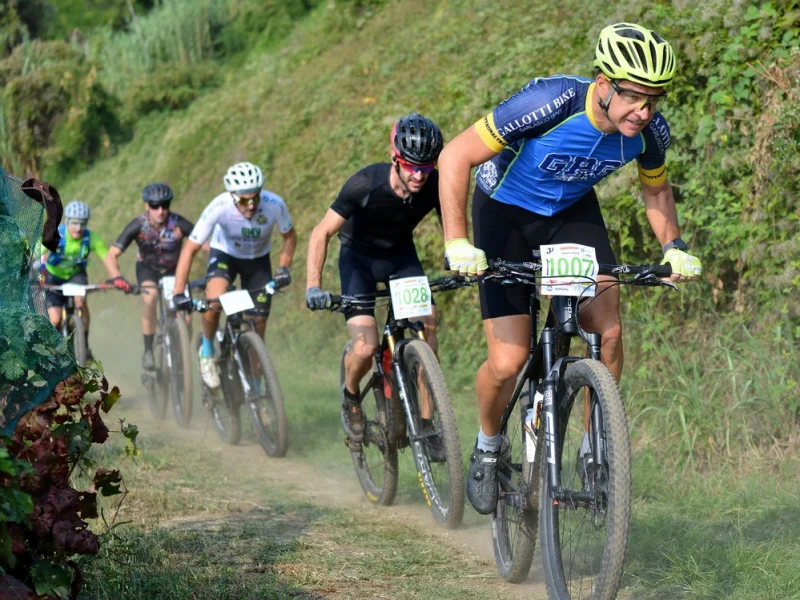 Pedalare-in-piedi-Tai-Chi